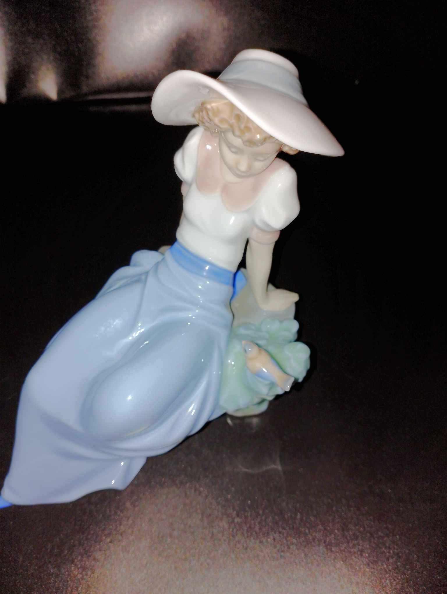 Dama porcelanowa Nao by Lladro