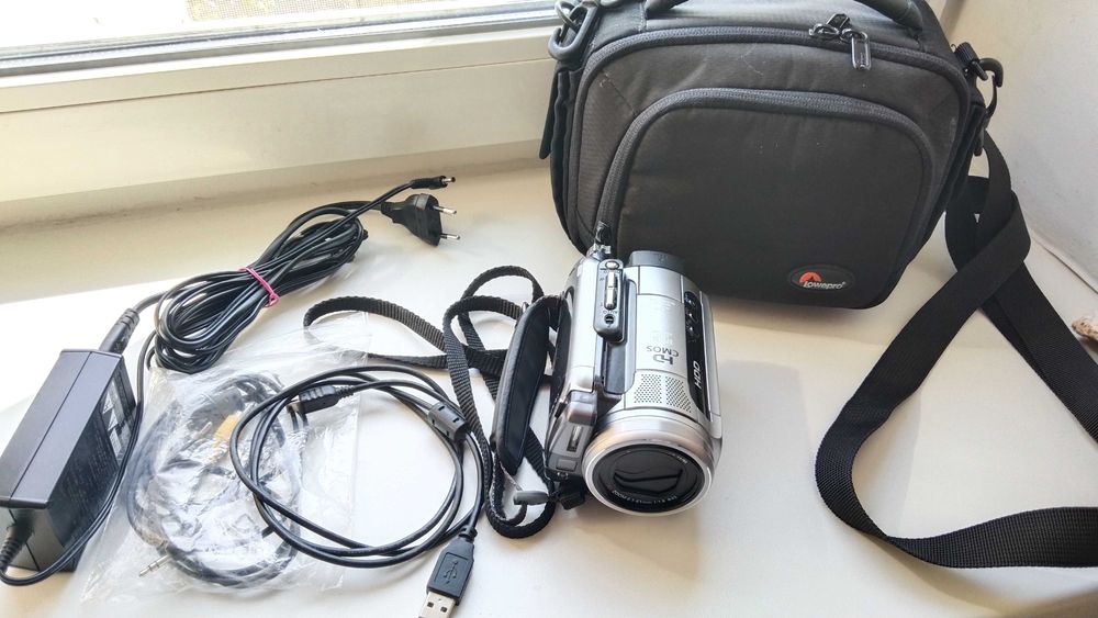 Цифровая Видеокамера Canon HG10 HDD40гб  FullHD