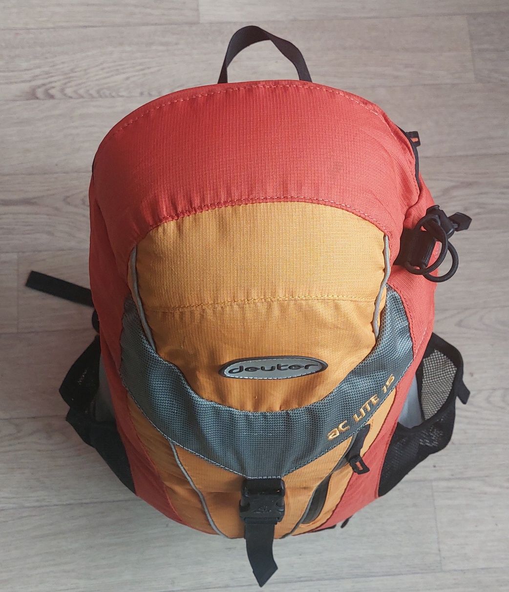 Рюкзак б/у спортивный Deuter ac lite 15L с дождевиком (Germany)