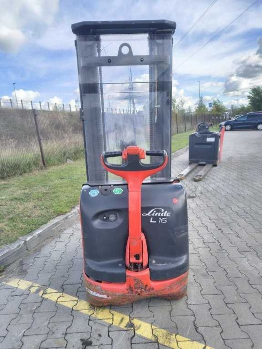 Wózek widłowy używany Linde L16 paleciak elektryczny z masztem TRIPLEX