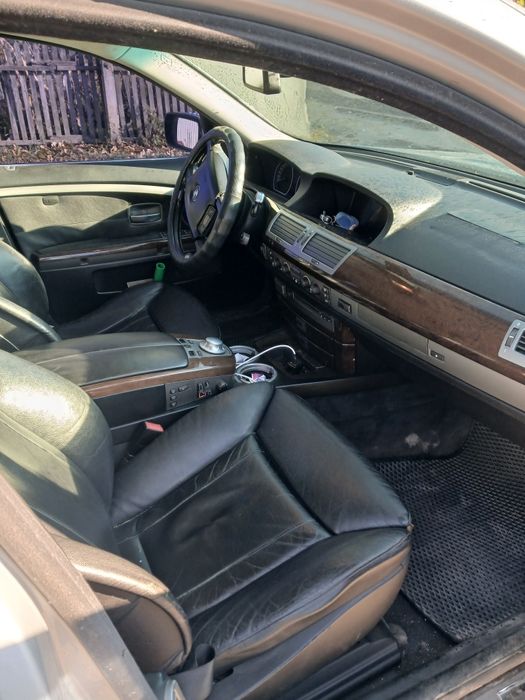 BMW 745 2004 року