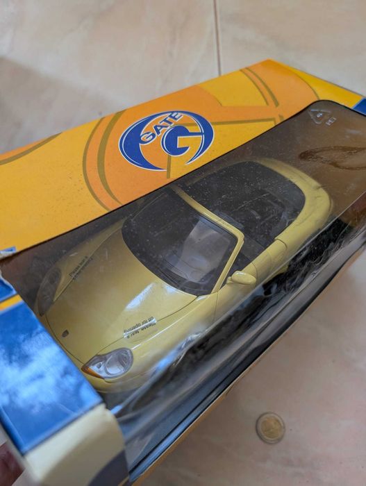 Porsche Carrera amarelo - replica 1:18 - die-cast metal - Novo