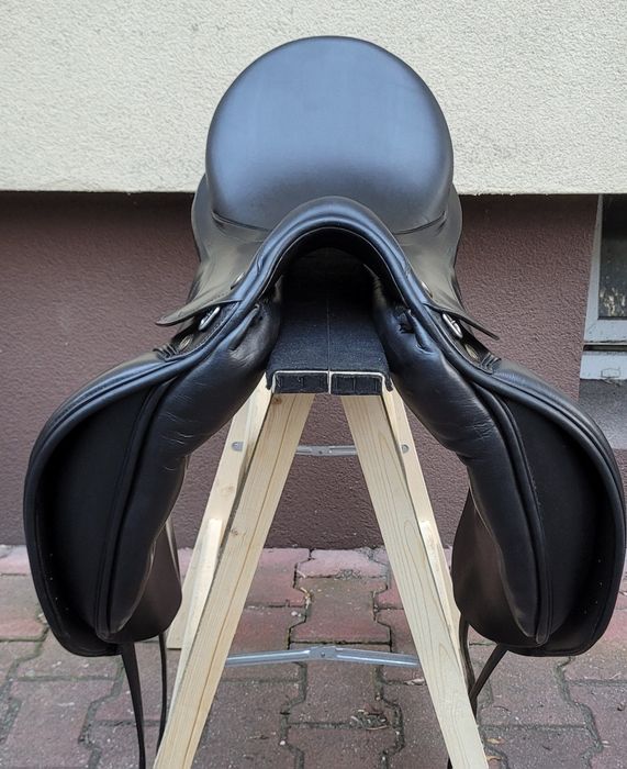 Siodło ujeżdzeniowe Prestige Roma Dressage  łęk 33 siedzisko 17"