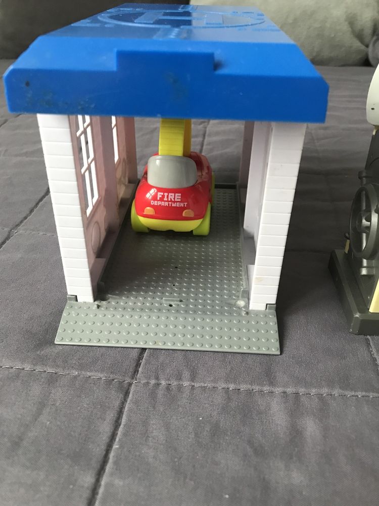 Zabawki dla chłopca na 3 - 4 latka auta garaże domino