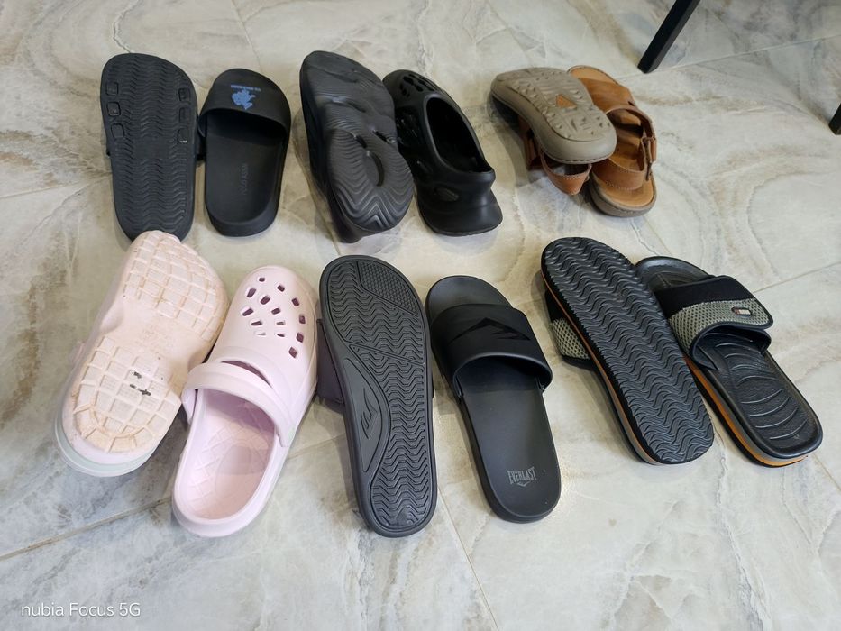 Крокси тапкі шлепкі фірмові сандалі
