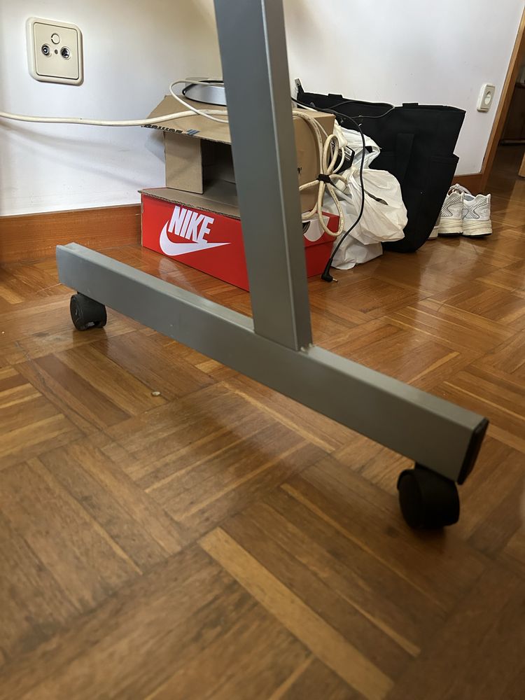 Mesa, secretária c/ roda em falta 100x48x72