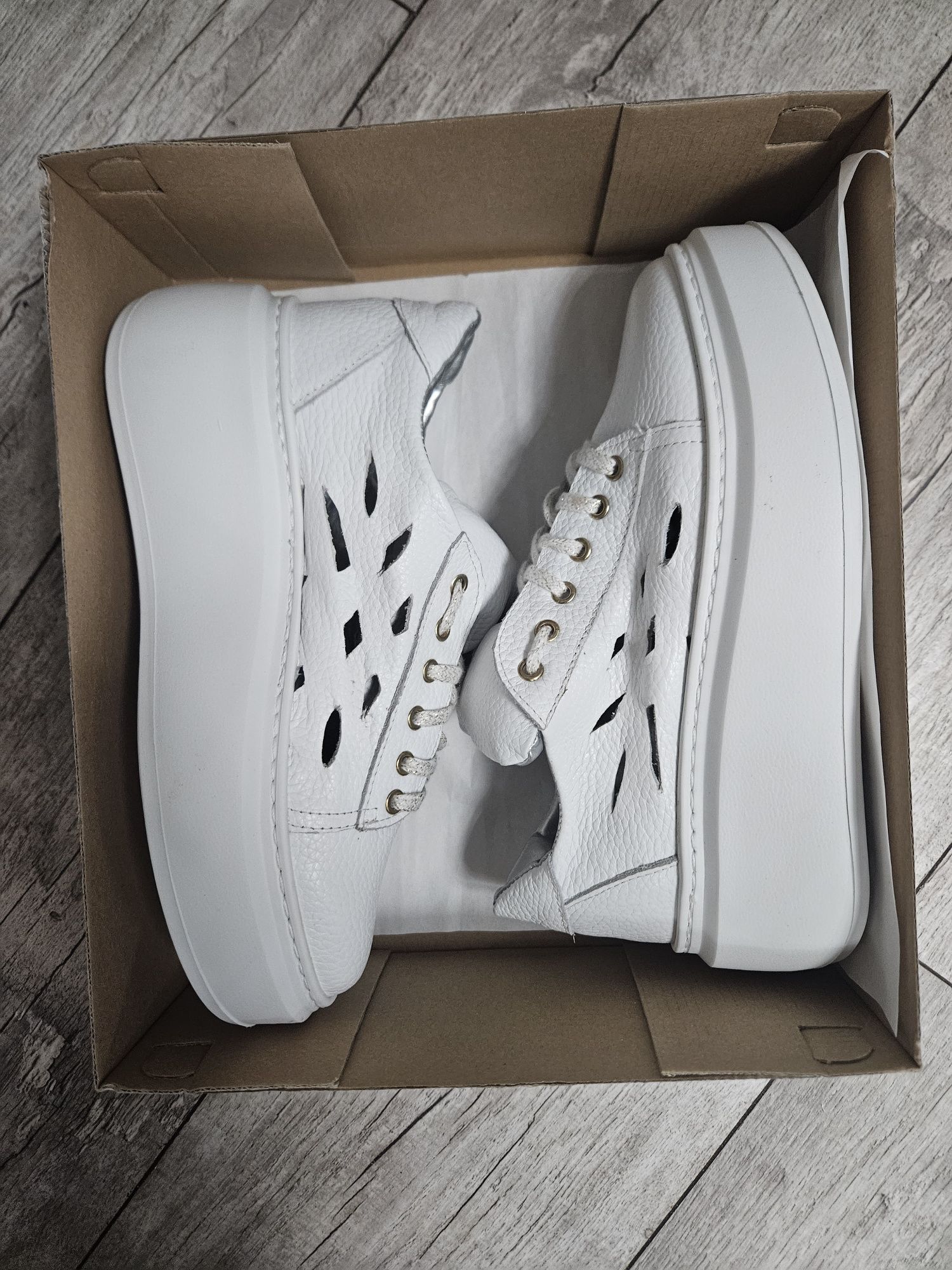 Przepiękne NOWE sneakersy ze skóry naturalnej wiosenne na wysokiej pod