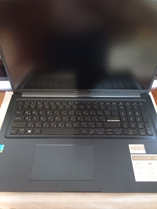 Продам Asus Vivobook 17