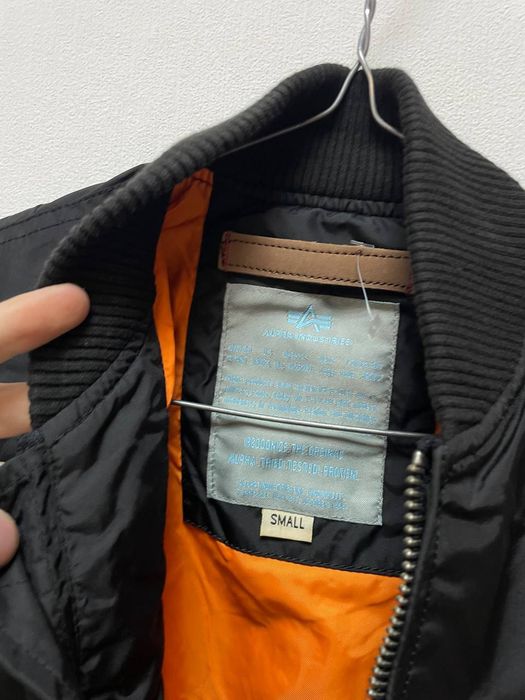 Нейлоновый бомбер Alpha Industries