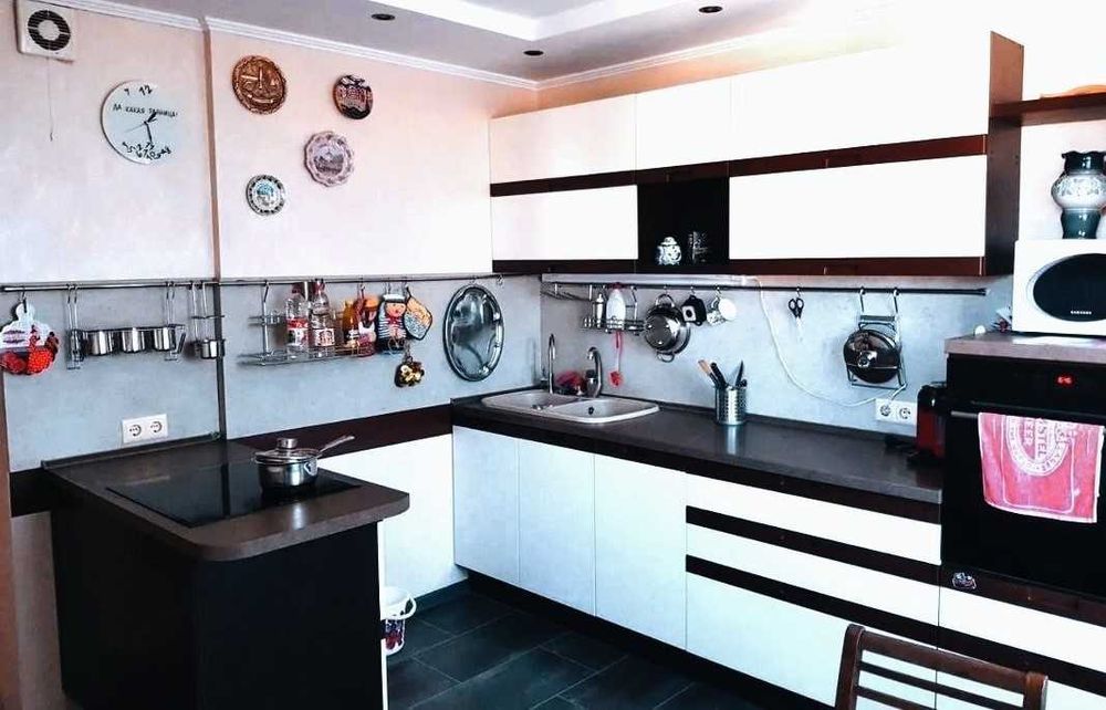 Здається 2-х кімнатна, гарне розташування, меблі, техніка, ремонт