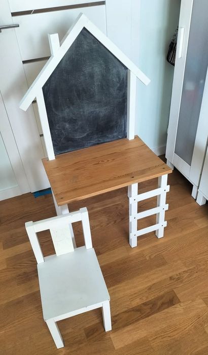 Stolik drewniany z tablicą + krzesełko Ikea