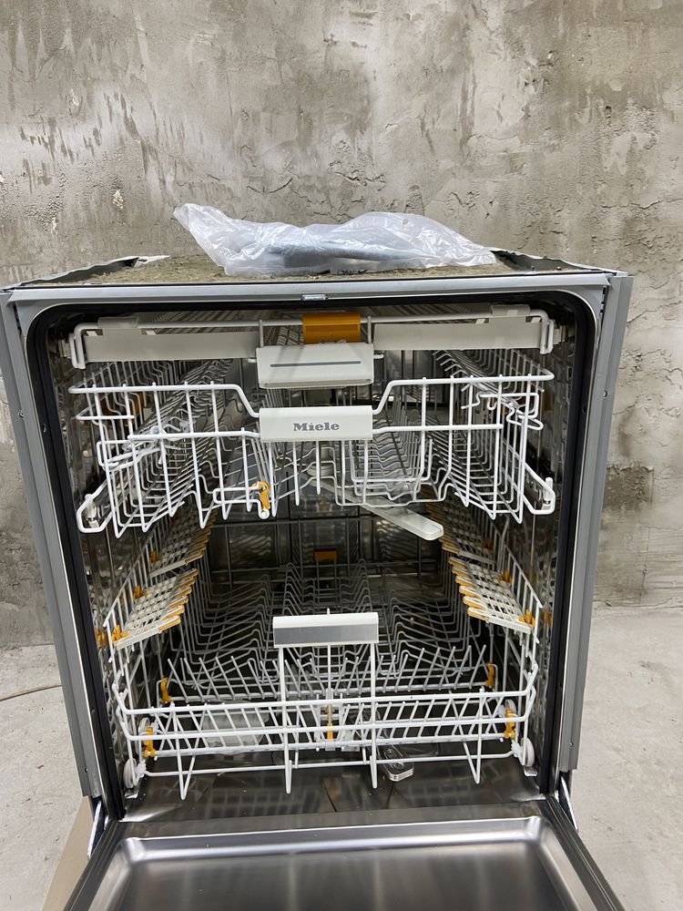 Посудомийна машина під забудову miele