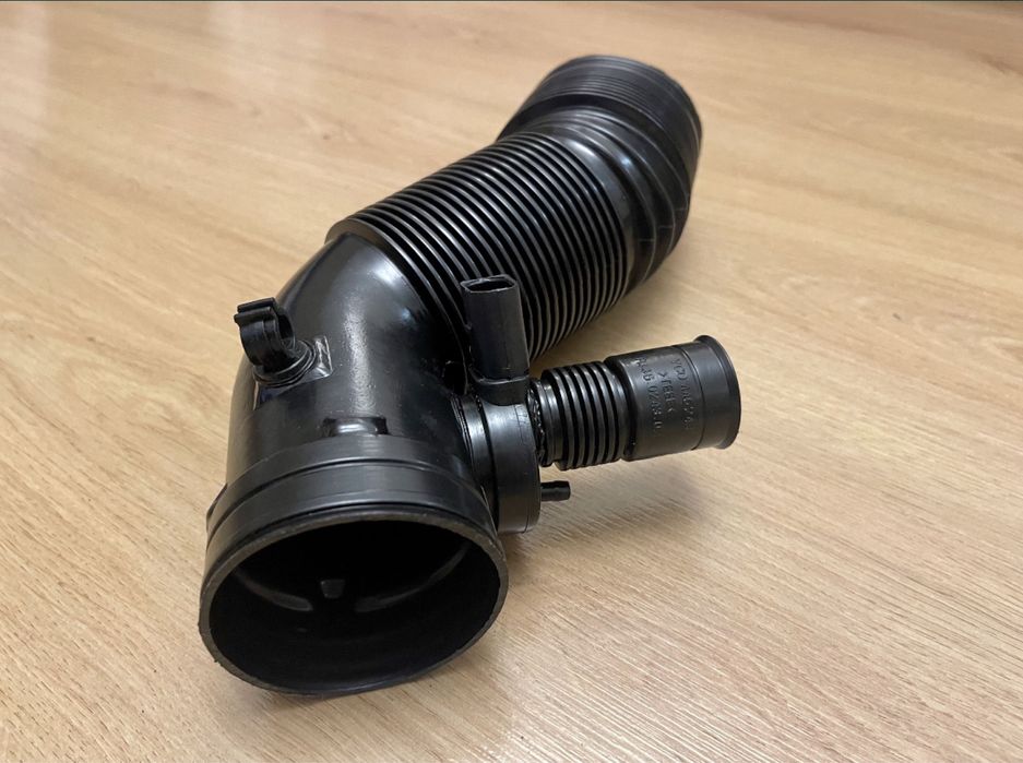 Патрубок Audi Seat Leon Toledo Skoda Volkswagen Bora, Golf новий