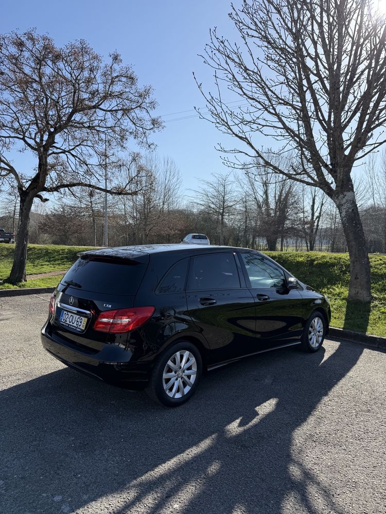 Mercedes-Benz B180