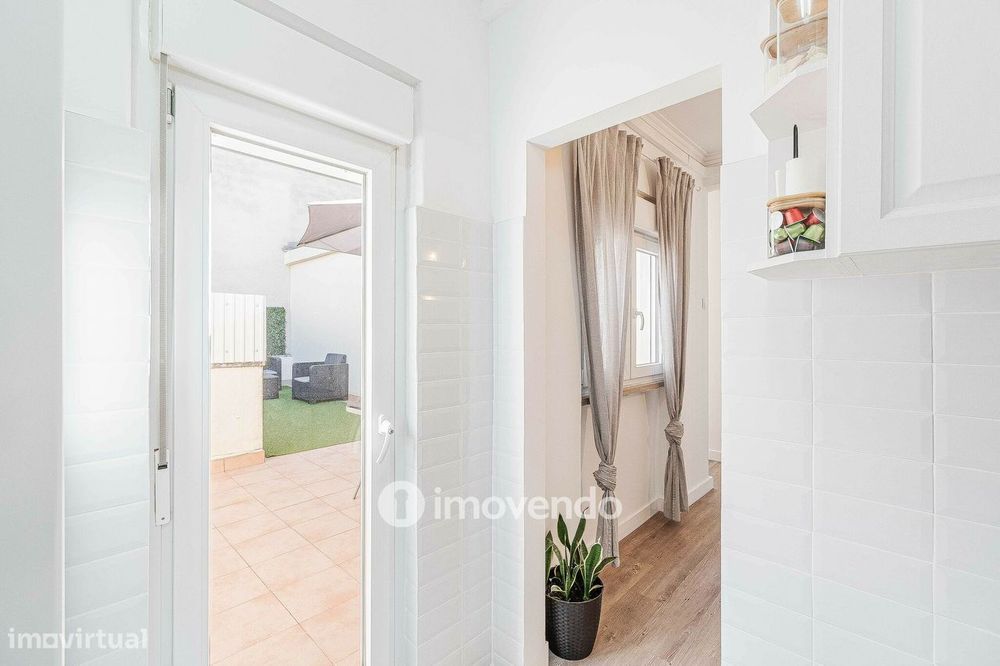 Apartamento T1+1 com terraço de 27m², no Pendão, em Queluz