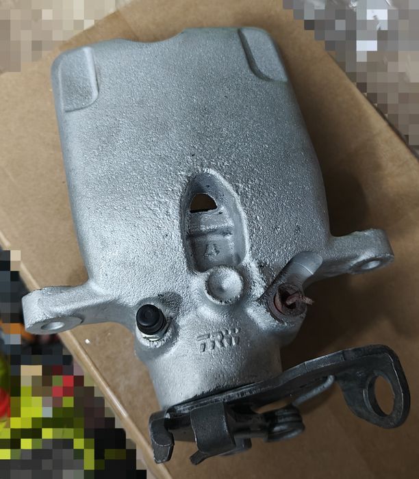 Zacisk PRAWY TYŁ Insignia A pod tarczę 315