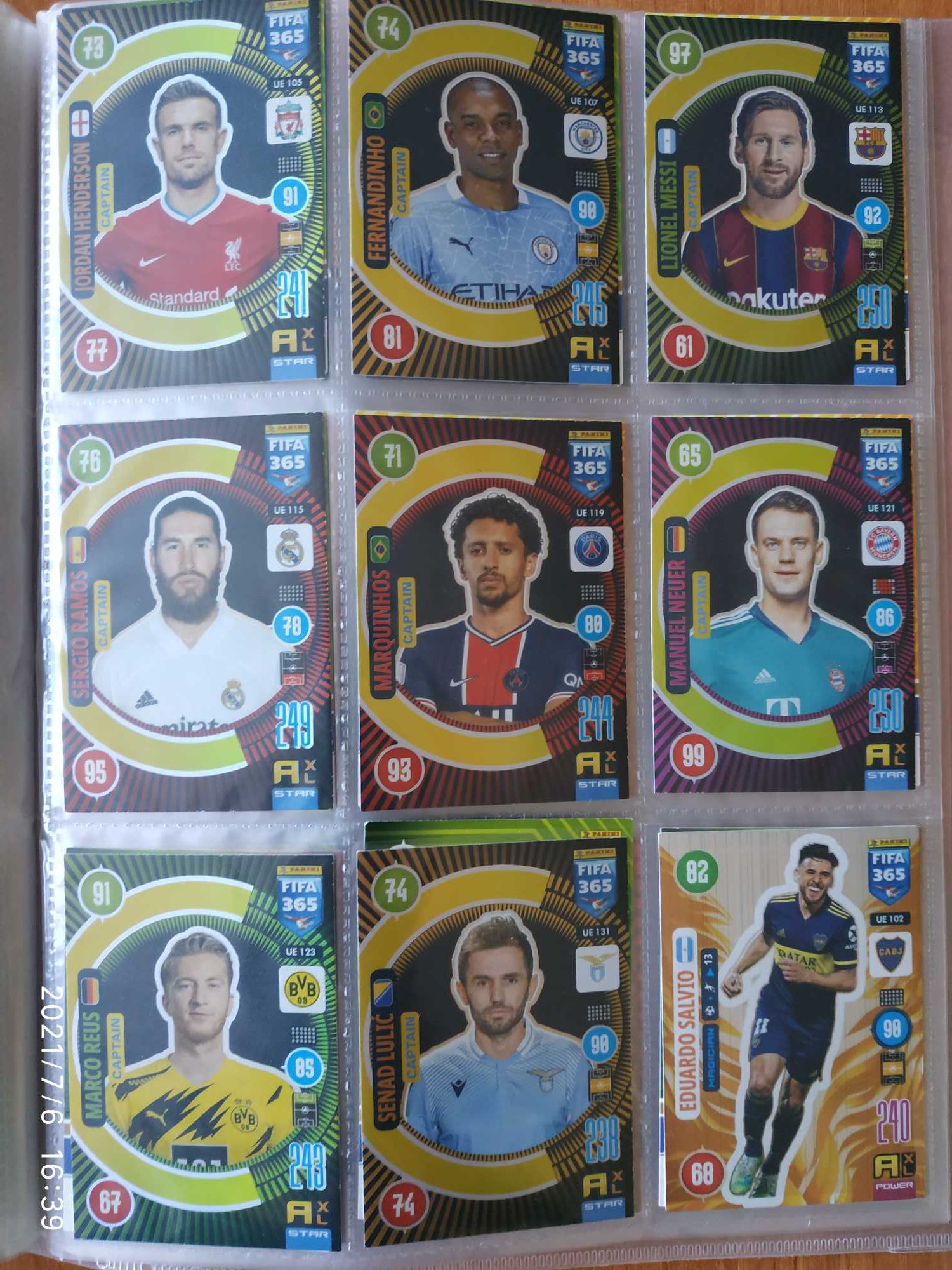 Karty Panini FIFA 365 Update Edition 2021 - 72 karty plus puszka kula