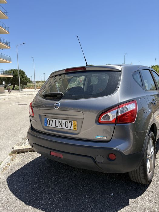 Nissan qashqai cinzento