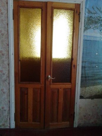 двери двустворчатые межкомнатные деревянные со стеклянными вставками