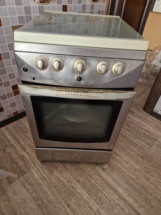 Газова плита 4 конфорки