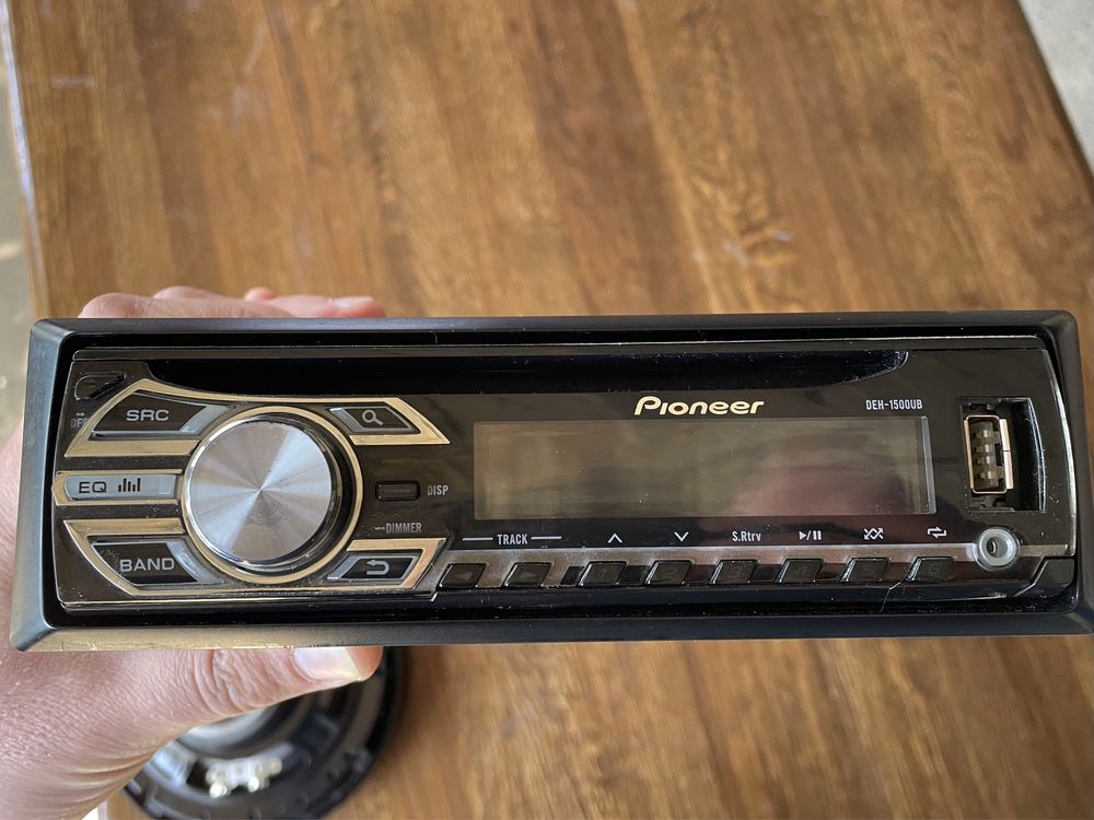 Продам магнітолу Pioneer DEH-1500UB+динаміки