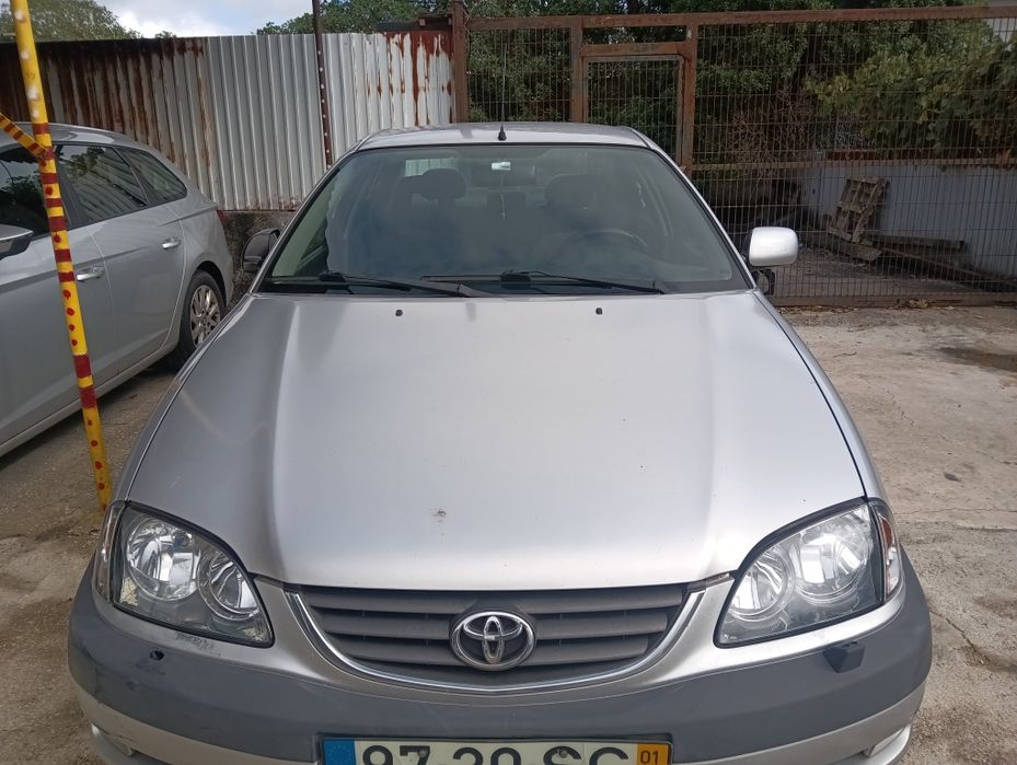 Toyota Avensis 1.6 vvti com avaria