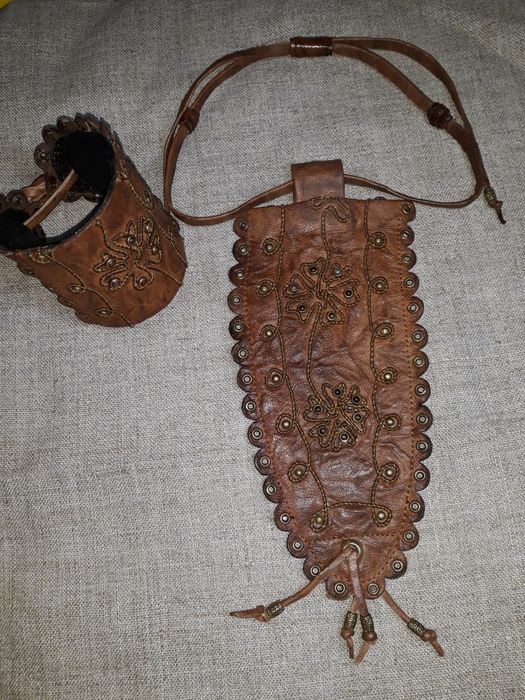 Винтажные украшение из кожи