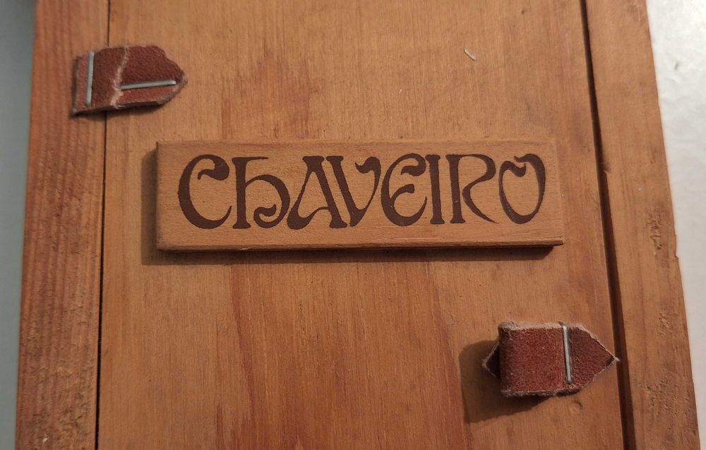 Chaveiro madeira antigo