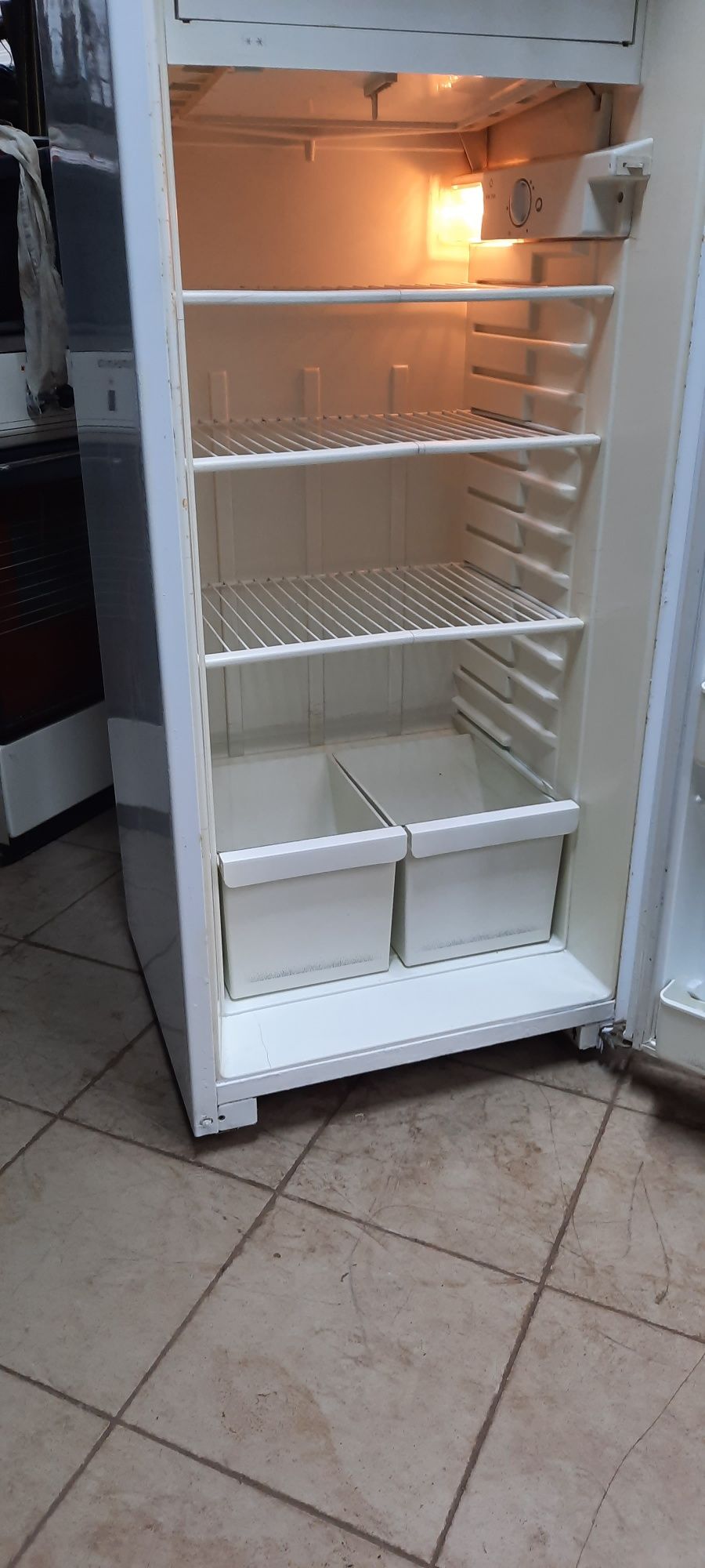 Продам холодильник робочий