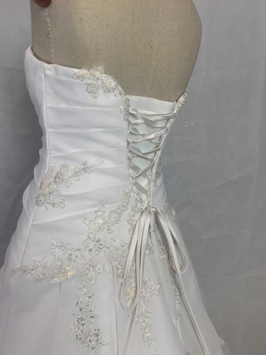 Nowa Bogato zdobiona suknia ślubna 40 L gorset księżniczka katedralny