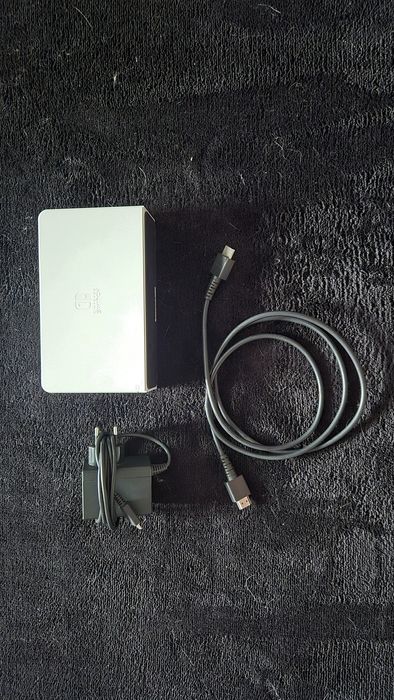 Konsola nintendo switch oled + gra super mario odyssey, etui