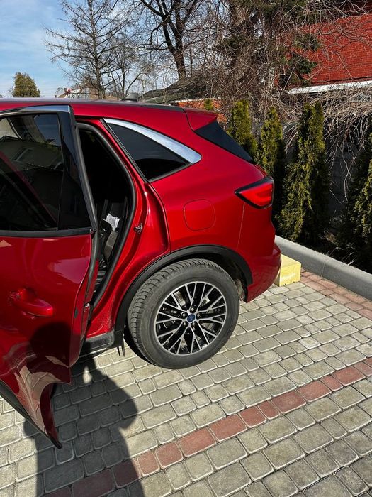 Ford Escape Plag-in hybrid, гібрид, плагін, підзаряджаємий форд ескейп