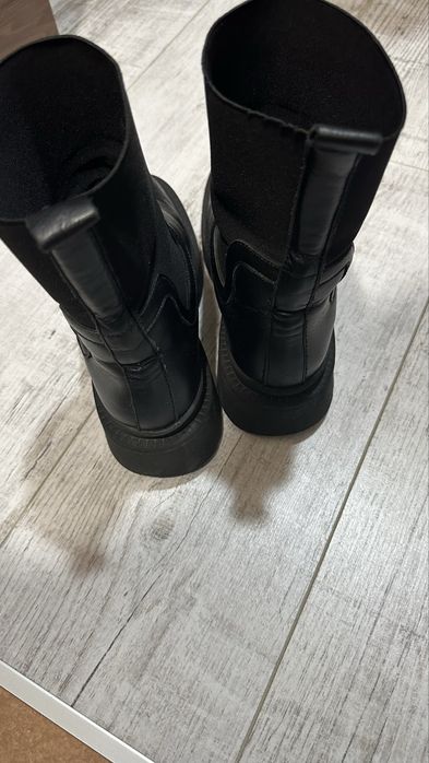 Шкіряні чоботи. утеплені овчиною. розмір 38, на 24 см.