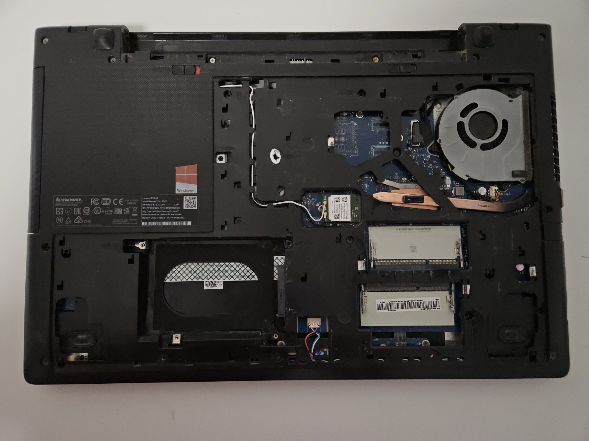 Ноутбук 17.3" Lenovo G70-35 A6-6310/DDR3-нету/HDD-нету (Не рабочий)