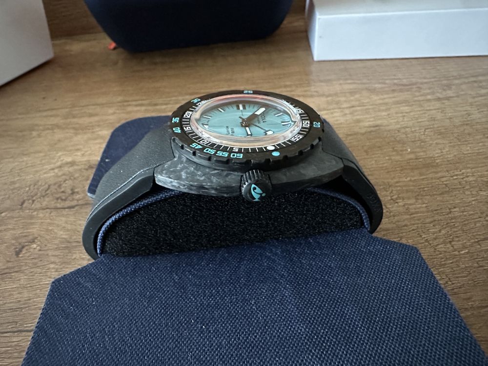 Zegarek Doxa Sub 300 carbon