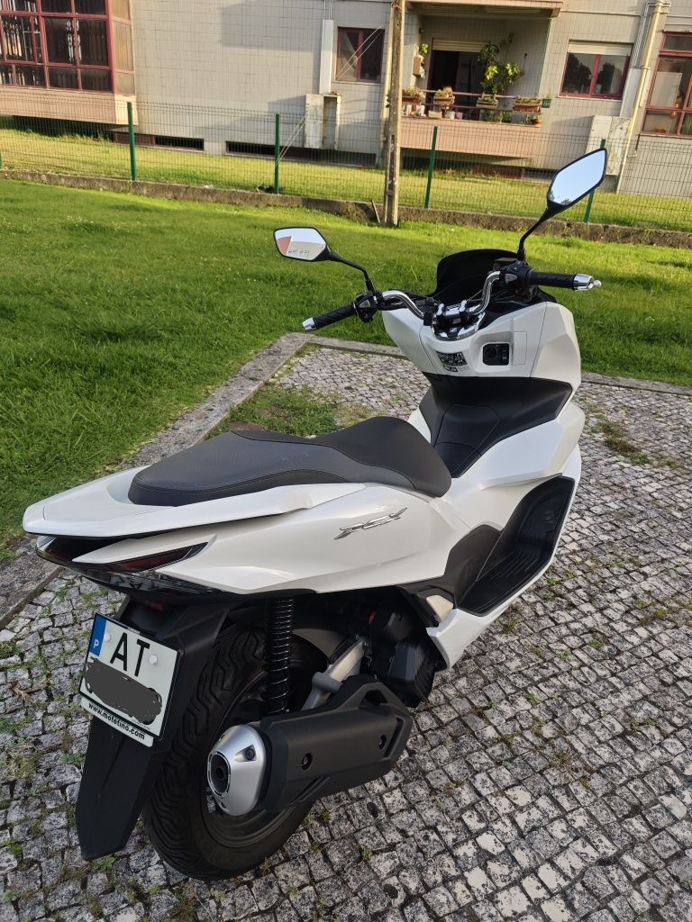 Vendo pcx 125 ano 2022  bem estimada
