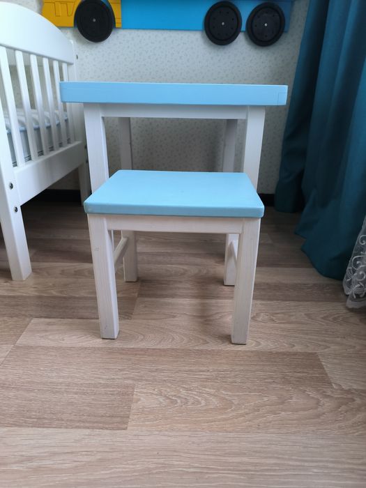 Детский стол ,стул и табуретка.