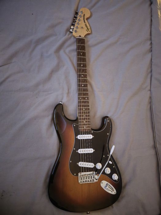 Squier Affinity Stratocaster 3 Tone Sunburst SSS