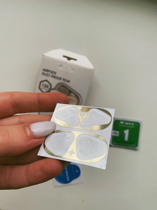 Наліпка на aipods навушників проти металевої стружки нова!