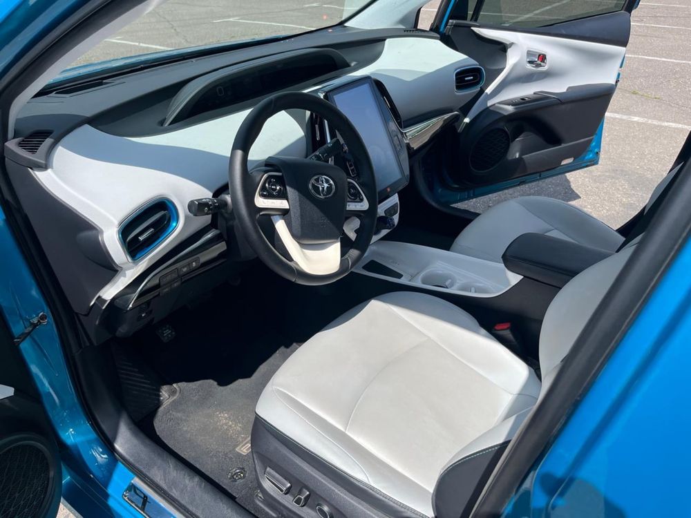 Toyota Prius prime 2017 Plug-in