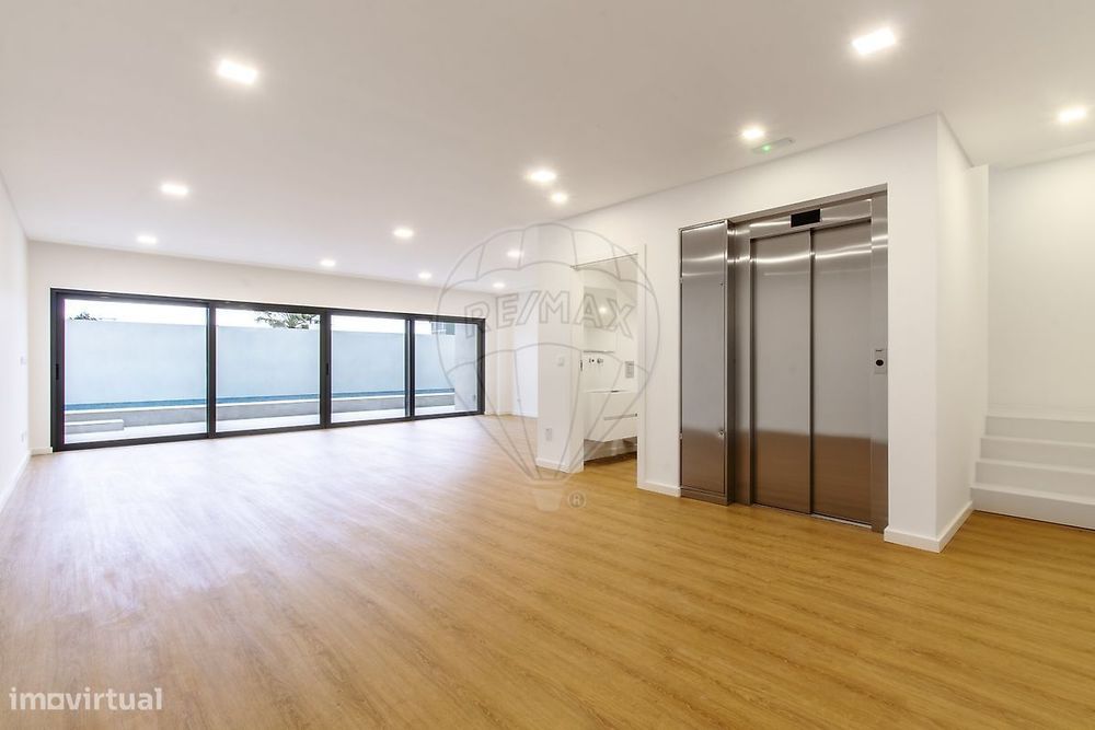 Moradia T5 para venda