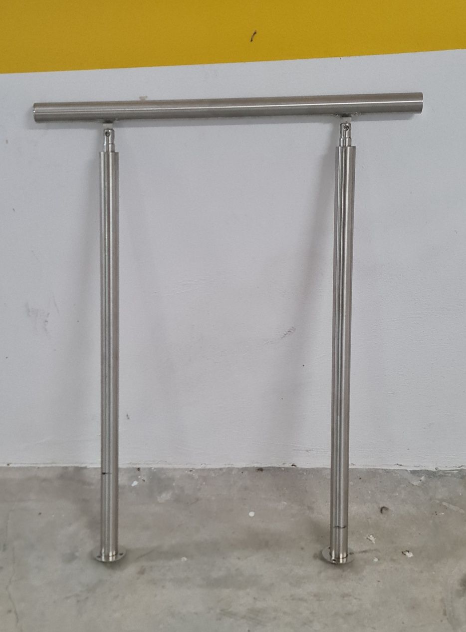 Corrimão em Inox 106 X 80 cm