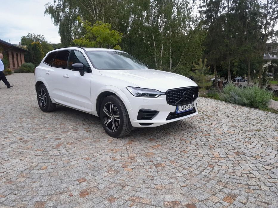 Volvo XC 60 VOLVO XC60 R-desing z niskim przebiegiem