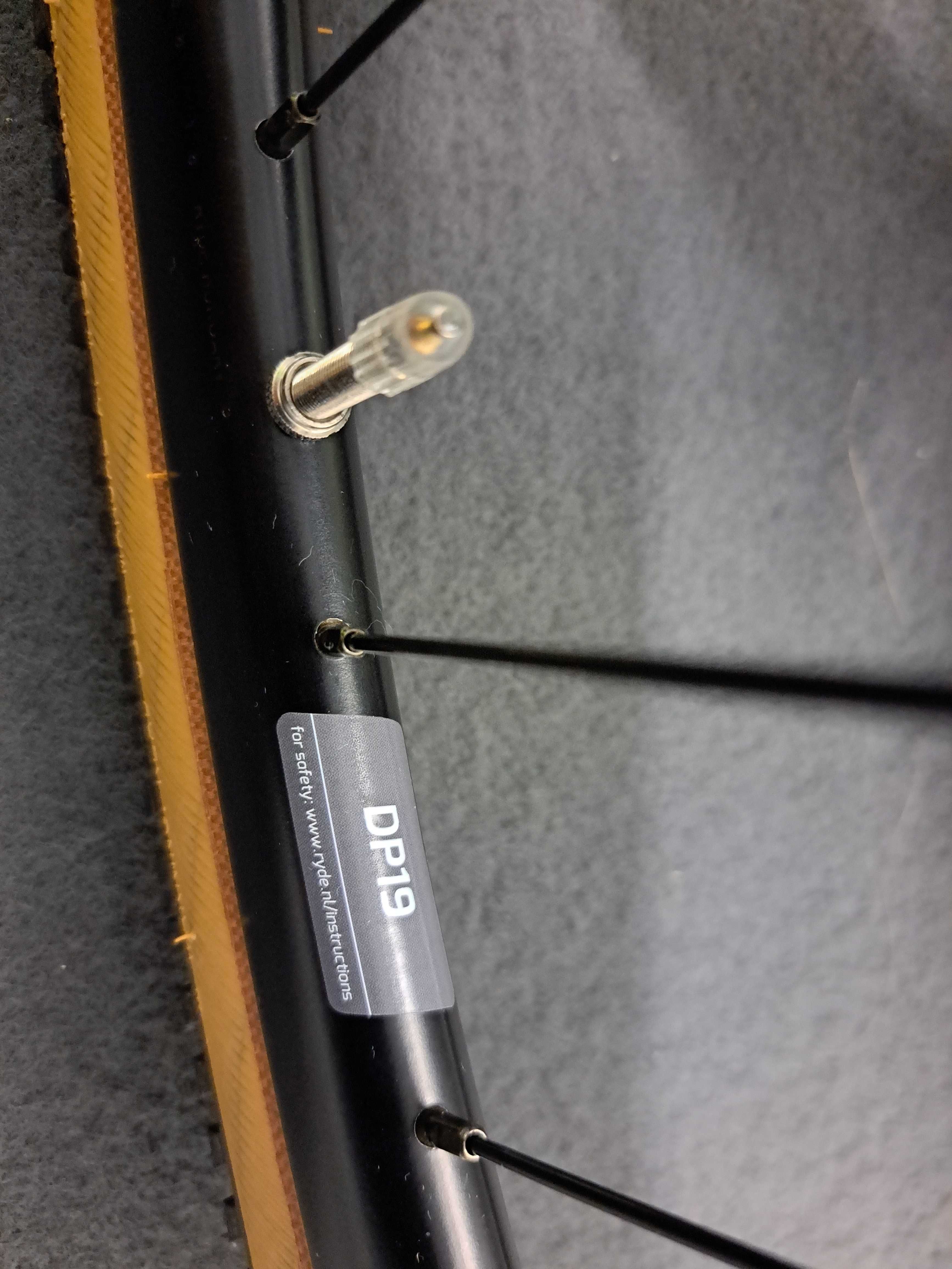 Komplet kół rowerowych 28c Ryde DP19 opony Wtb Riddler 37c tarcze sram