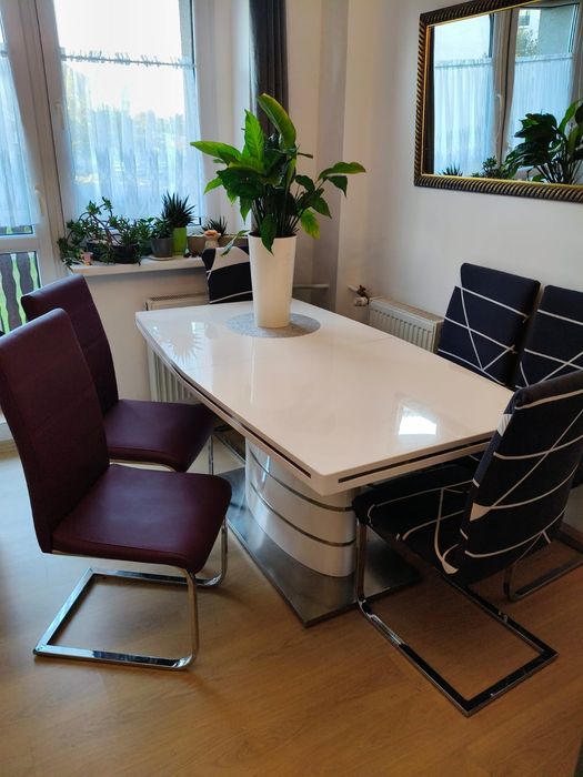 Zestaw do salonu. Stół rozkładany + 6 krzeseł