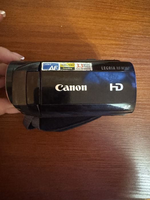Продам відеокамеру Canon LEGRIA HF M307 — комплект, хороший стан