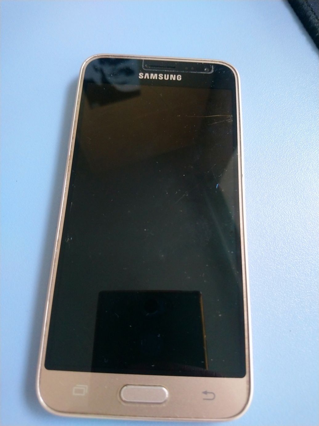 Телефон Samsung j320