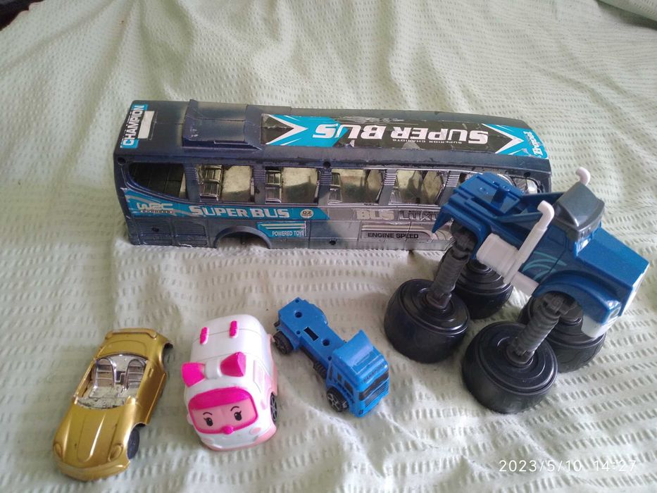 Дитячі іграшки.     .