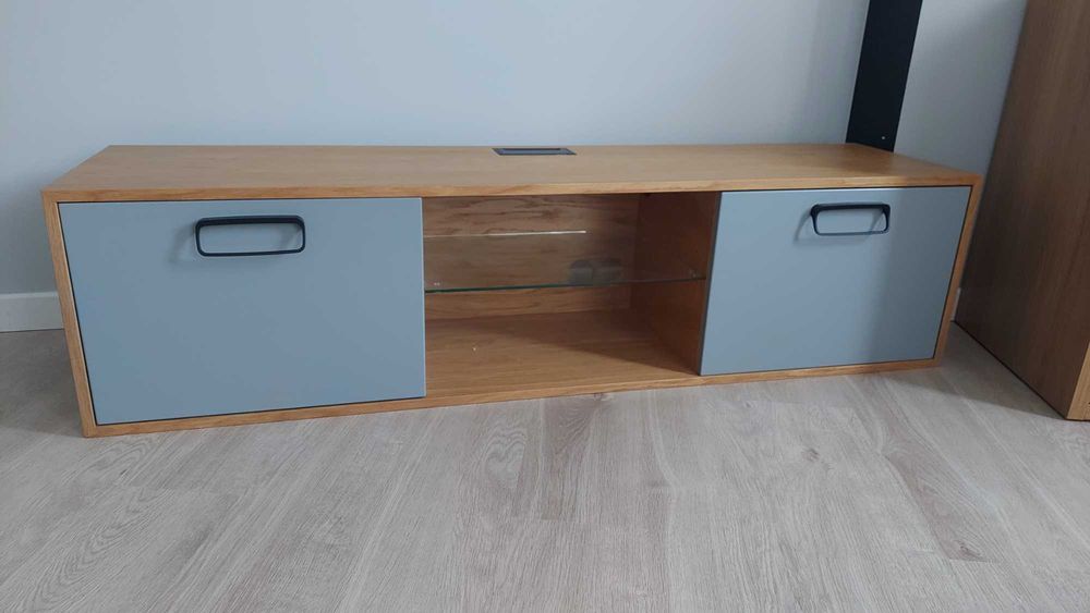 Szafka RTV wisząca pod TV