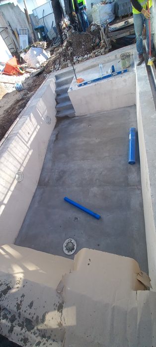 Ladrilhador/ remodelação/pintura/canalizador